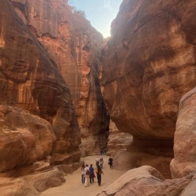 Hauniv Students Wandering Petra
